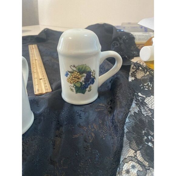 Grapevine Design Salt & Pepper Shakers - Picture 7 of 7